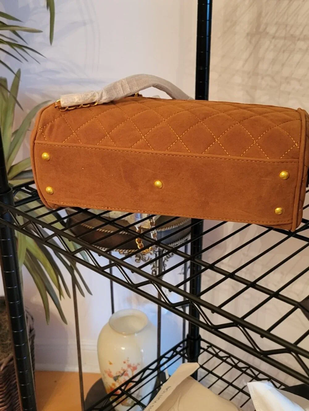 **Suede beauty! Shoulder bag style. No brand. New!